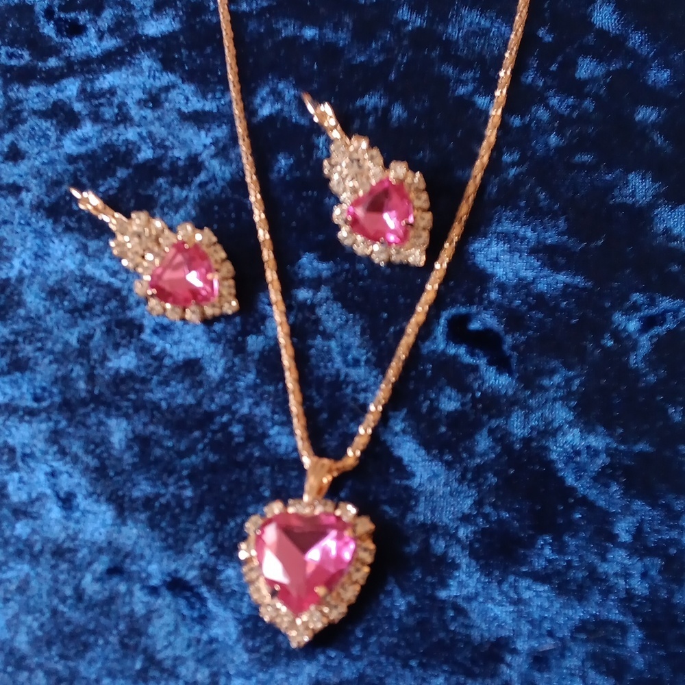Elegant heart necklace set earrings
